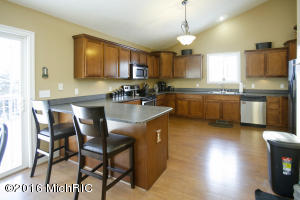 483 S Bridgeview Dr, Plainwell, MI 49080 photo 5