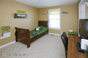 483 S Bridgeview Dr, Plainwell, MI 49080 photo 10