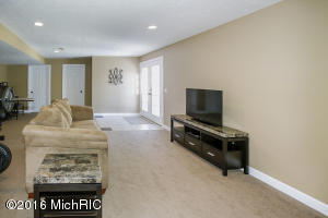 483 S Bridgeview Dr, Plainwell, MI 49080 photo 13
