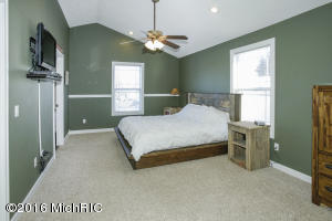 483 S Bridgeview Dr, Plainwell, MI 49080 photo 8