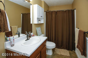 483 S Bridgeview Dr, Plainwell, MI 49080 photo 12