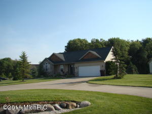 483 S Bridgeview Dr, Plainwell, MI 49080 photo 2