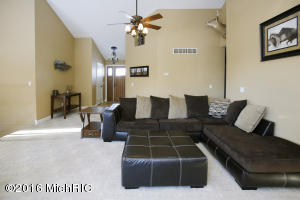 483 S Bridgeview Dr, Plainwell, MI 49080 photo 4