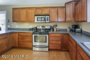 483 S Bridgeview Dr, Plainwell, MI 49080 photo 6