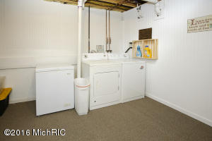 483 S Bridgeview Dr, Plainwell, MI 49080 photo 17