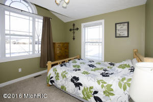 483 S Bridgeview Dr, Plainwell, MI 49080 photo 11