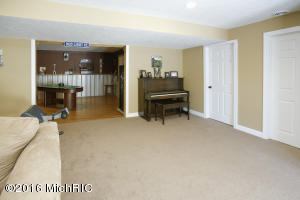 483 S Bridgeview Dr, Plainwell, MI 49080 photo 15