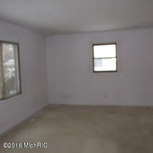 1114 Kenwood Ave, Belding, MI 48809 photo 3