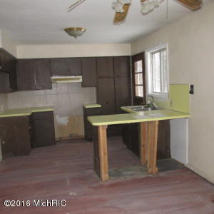 1114 Kenwood Ave, Belding, MI 48809 photo 2