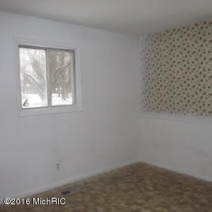 1114 Kenwood Ave, Belding, MI 48809 photo 4