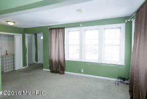 622 Walnut St, Three Rivers, MI 49093 photo 4