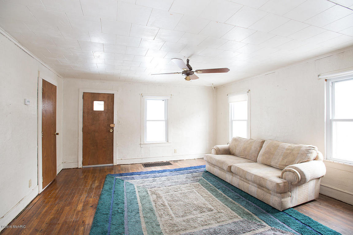 131 W Second Ave, Plainwell, MI 49080 photo 3
