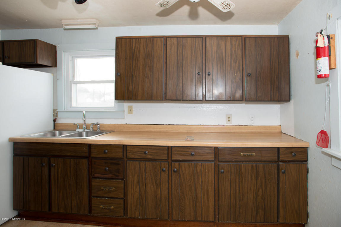 131 W Second Ave, Plainwell, MI 49080 photo 5