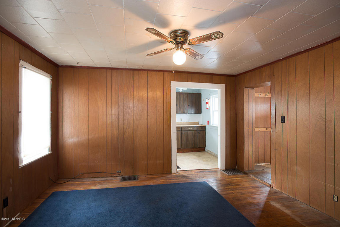131 W Second Ave, Plainwell, MI 49080 photo 4