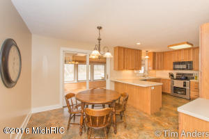 730 Hillside Ct, Lowell, MI 49331 photo 9