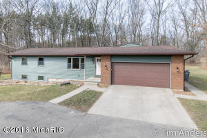 730 Hillside Ct, Lowell, MI 49331 photo 1