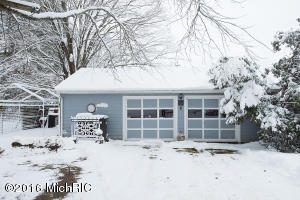 566 6th St, Plainwell, MI 49080 photo 3