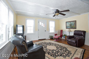 566 6th St, Plainwell, MI 49080 photo 10