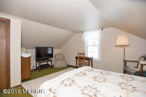566 6th St, Plainwell, MI 49080 photo 16