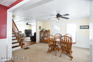 566 6th St, Plainwell, MI 49080 photo 7