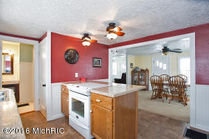 566 6th St, Plainwell, MI 49080 photo 5