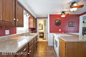 566 6th St, Plainwell, MI 49080 photo 6