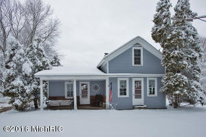 566 6th St, Plainwell, MI 49080 photo 1