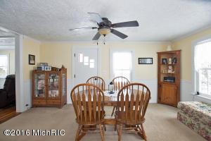 566 6th St, Plainwell, MI 49080 photo 8
