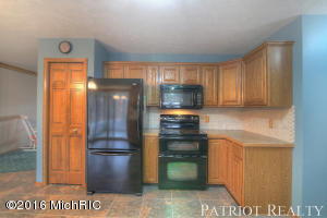 1323 E 104th St, Grant, MI 49327 photo 8