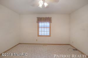 1323 E 104th St, Grant, MI 49327 photo 12