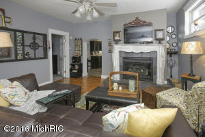 347 E Morrell St, Otsego, MI 49078 photo 3