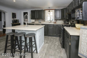 347 E Morrell St, Otsego, MI 49078 photo 6