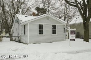 347 E Morrell St, Otsego, MI 49078 photo 2