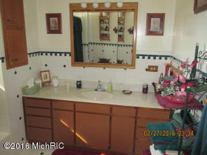 429 Hatmaker, Bronson, MI 49028 photo 4
