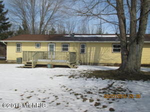 429 Hatmaker, Bronson, MI 49028 photo 2