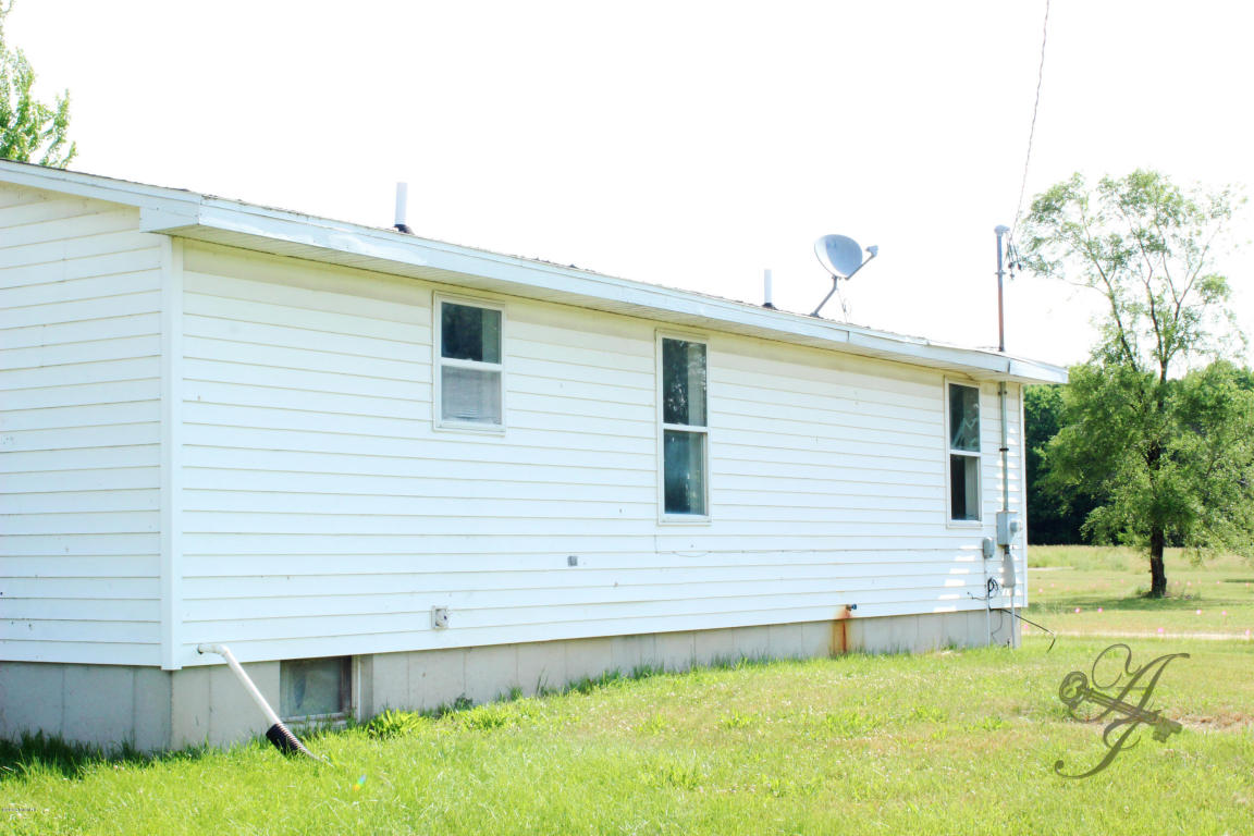11240 E Pakes Rd, Crystal, MI 48818 photo 3