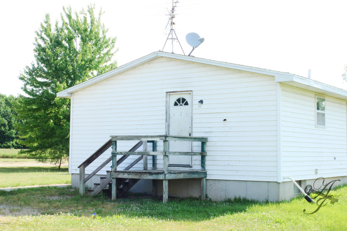 11240 E Pakes Rd, Crystal, MI 48818 photo 2