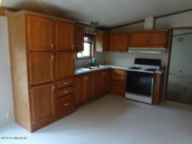 2001 E Main St, Niles, MI 49120 photo 5