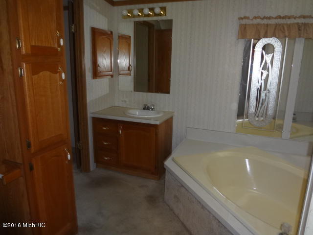 2001 E Main St, Niles, MI 49120 photo 16