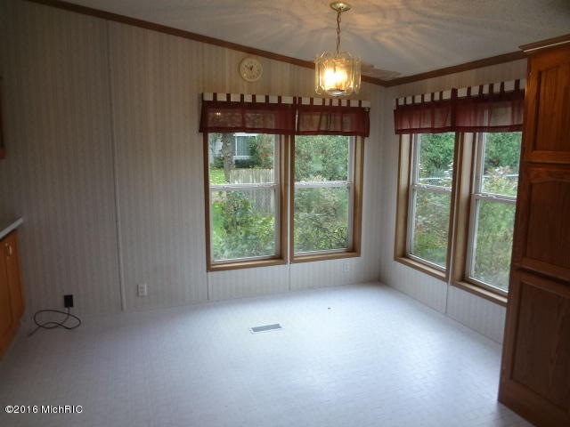 2001 E Main St, Niles, MI 49120 photo 7