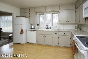 434 12th St, Plainwell, MI 49080 photo 7