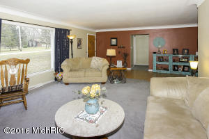 434 12th St, Plainwell, MI 49080 photo 5