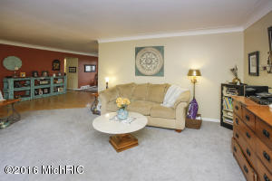 434 12th St, Plainwell, MI 49080 photo 4