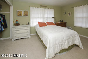 434 12th St, Plainwell, MI 49080 photo 11