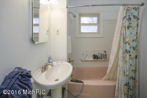 434 12th St, Plainwell, MI 49080 photo 14