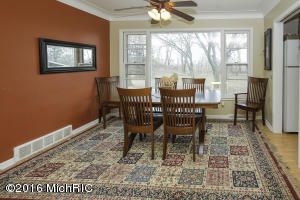 434 12th St, Plainwell, MI 49080 photo 9