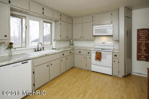 434 12th St, Plainwell, MI 49080 photo 6