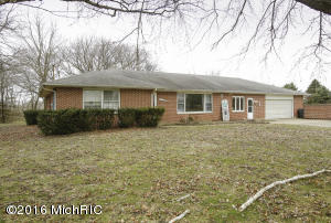 434 12th St, Plainwell, MI 49080 photo 1