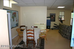 71 2nd St, Plainwell, MI 49080 photo 25