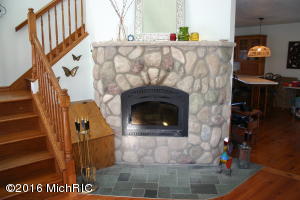 71 2nd St, Plainwell, MI 49080 photo 6
